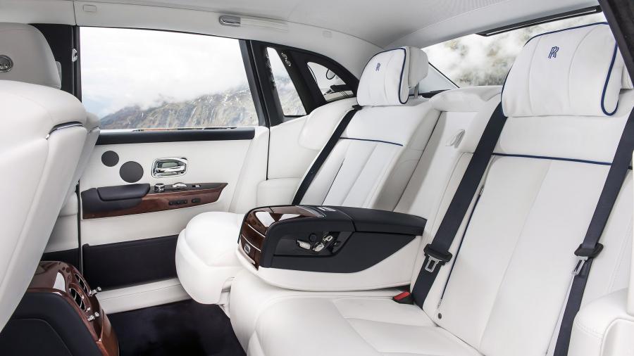 Интерьер Rolls-Royce Phantom 2017 года  (WW) (фото 44 из 75)